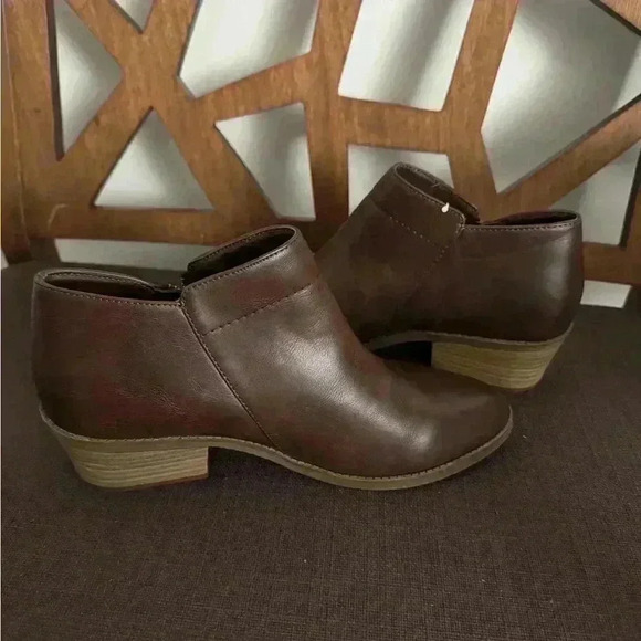 Women’s Ankle Boots Time and Tru memory Foam Used like a New Size 9 - Picture 2 of 9